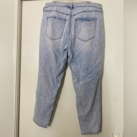 Rue21 Size 16 Light Blue Ripped Mom Jeans - Picture 5 of 6